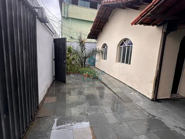 Casa 6 quartos e 3 banheiros, à venda, no bairro Santa Cruz em Belo Horizonte