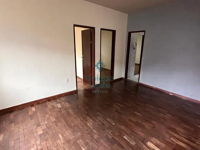 Casa 6 quartos e 3 banheiros, à venda, no bairro Santa Cruz em Belo Horizonte