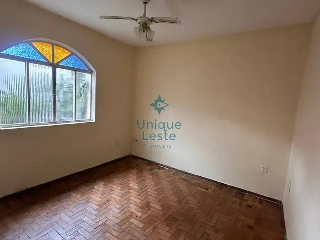 Casa 6 quartos e 3 banheiros, à venda, no bairro Santa Cruz em Belo Horizonte