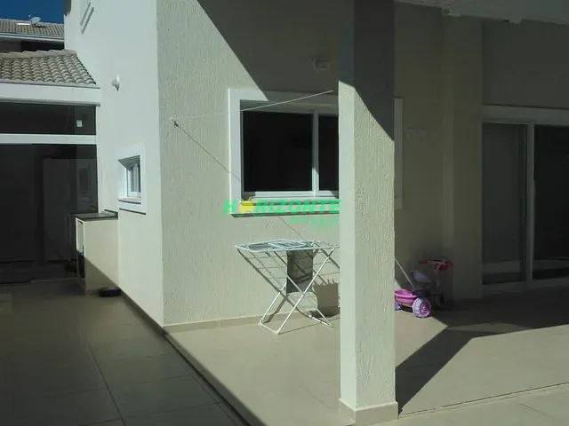 Casa com 252m² 4 quartos e 3 banheiros, à venda, no bairro Condomínio Residencial Mantiqueira em São José dos Campos