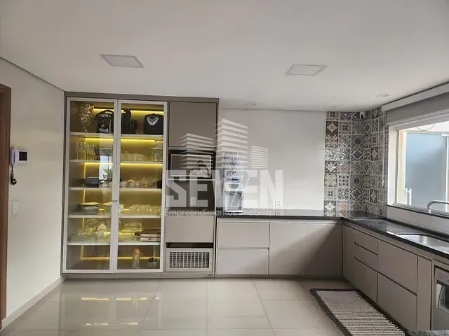 Casa com 360m² 3 quartos e 5 banheiros, à venda, no bairro Quinta Ranieri em Bauru