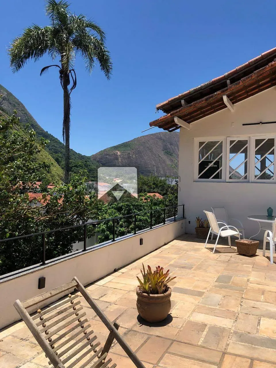 Foto do imóvel - Casa para alugar com 3 quartos, 270 m² em Itacoatiara, Niterói