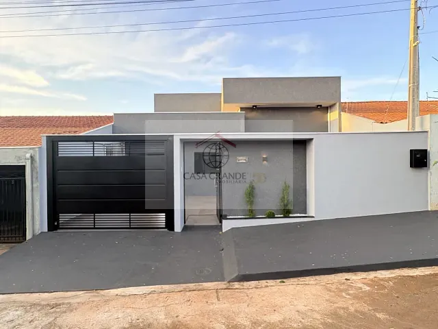Casa com 180m² 3 quartos e 2 banheiros, à venda, no bairro Jardim Monte Carlo em Rolândia