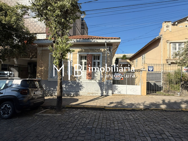 Casa 3 quartos e 1 banheiro, à venda, no bairro Centro em Cataguases