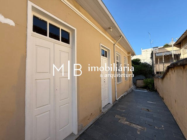 Casa 3 quartos e 1 banheiro, à venda, no bairro Centro em Cataguases