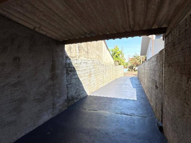 Casa com 100m² 2 quartos e 1 banheiro, para alugar, no bairro Jardim Tarobá em Cambé