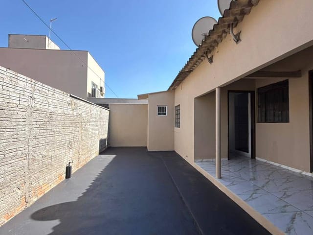 Casa com 100m² 2 quartos e 1 banheiro, para alugar, no bairro Jardim Tarobá em Cambé