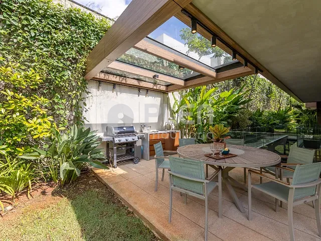 Casa 3 quartos e 5 banheiros, à venda, no bairro Alto de Pinheiros em São Paulo