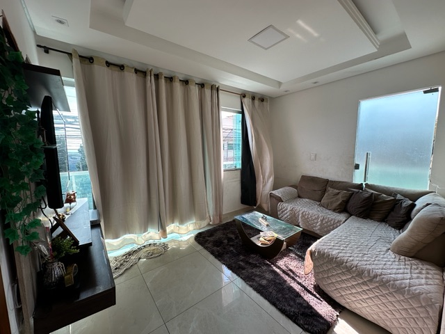 Casa com 360m² 3 quartos e 1 banheiro, à venda, no bairro Engenho Nogueira em Belo Horizonte