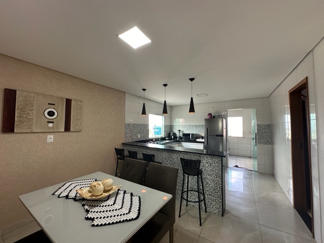 Casa com 360m² 3 quartos e 1 banheiro, à venda, no bairro Engenho Nogueira em Belo Horizonte