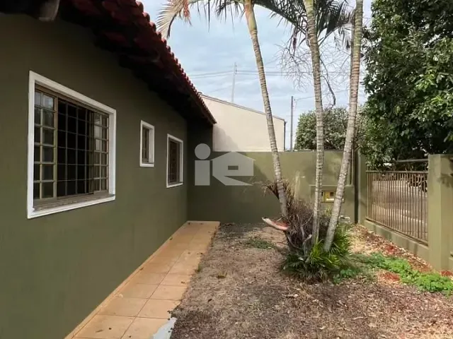 Casa 2 quartos e 3 banheiros, à venda, no bairro Jardim Nobre em Rolândia