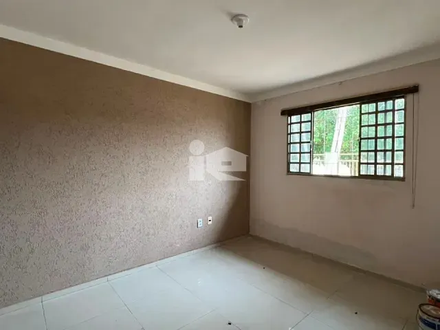 Casa 2 quartos e 3 banheiros, à venda, no bairro Jardim Nobre em Rolândia