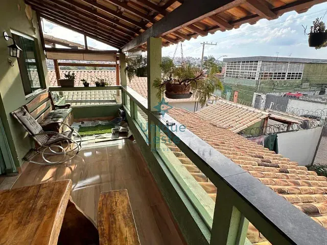 Casa 3 quartos e 3 banheiros, à venda, no bairro Esplanada em Belo Horizonte