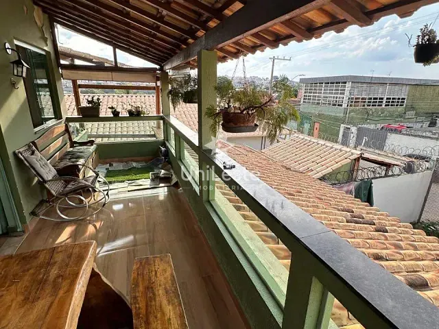 Casa 3 quartos e 3 banheiros, à venda, no bairro Esplanada em Belo Horizonte
