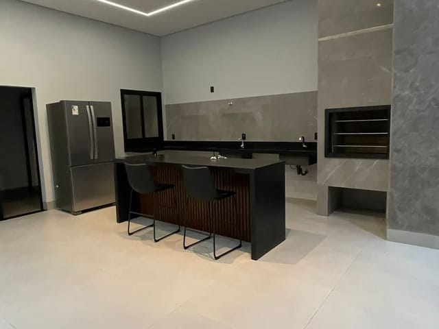 Casa com 360m² 3 quartos e 1 banheiro, à venda, no bairro Jardim Belo Horizonte em Sinop