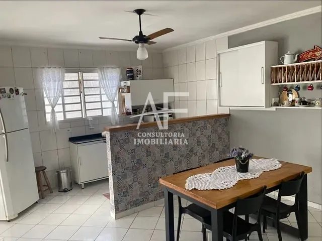 Casa com 250m² 2 quartos e 2 banheiros, à venda, no bairro Jardim Ana Rosa em Taubaté
