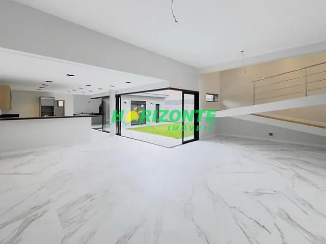 Casa com 450m² 4 quartos e 5 banheiros, à venda, no bairro Urbanova em São José dos Campos