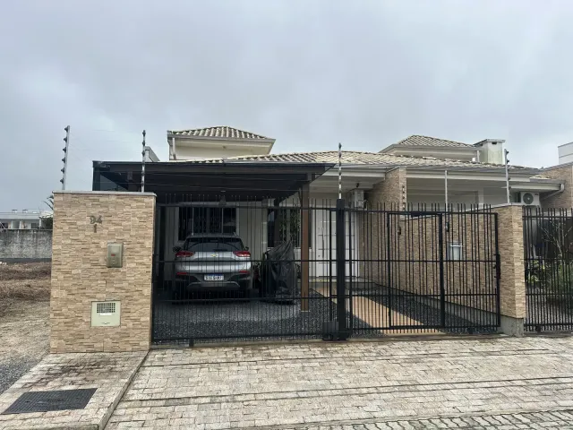 Casa com 95m² 2 quartos e 2 banheiros, à venda, no bairro Areias em Tijucas
