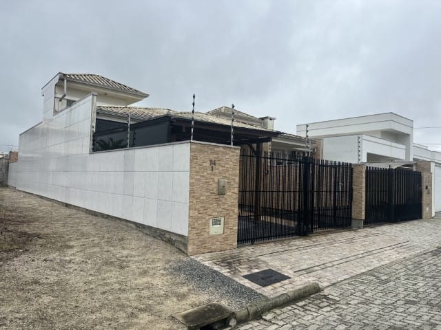 Casa com 95m² 2 quartos e 2 banheiros, à venda, no bairro Areias em Tijucas