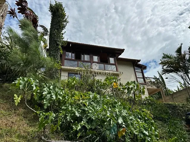 Casa com 950m² 3 quartos e 2 banheiros, à venda, no bairro Carlos Guinle em Teresópolis