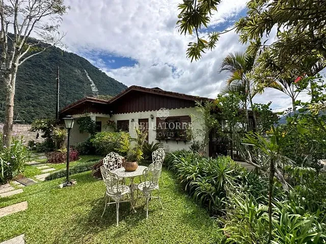 Casa com 950m² 3 quartos e 2 banheiros, à venda, no bairro Carlos Guinle em Teresópolis