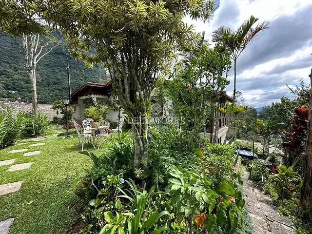 Casa com 950m² 3 quartos e 2 banheiros, à venda, no bairro Carlos Guinle em Teresópolis