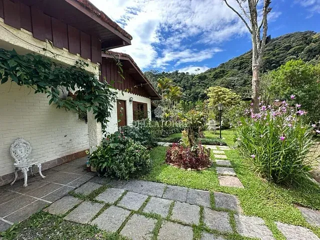 Casa com 950m² 3 quartos e 2 banheiros, à venda, no bairro Carlos Guinle em Teresópolis