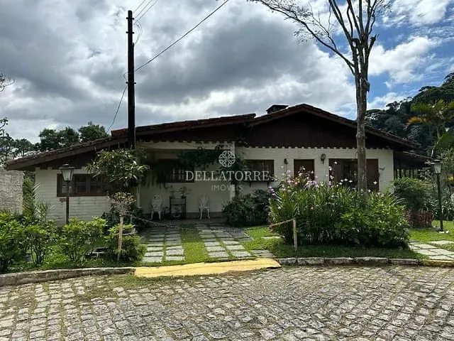 Casa com 950m² 3 quartos e 2 banheiros, à venda, no bairro Carlos Guinle em Teresópolis