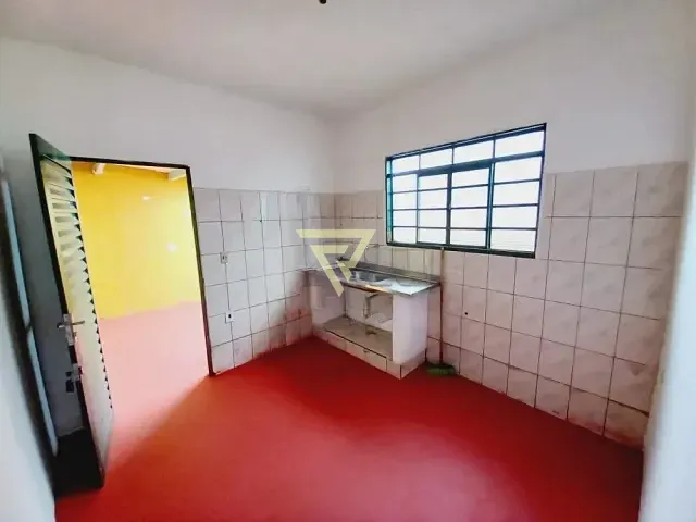 Casa com 26950m² 3 quartos e 1 banheiro, à venda, no bairro Vila Albertina em Ribeirão Preto