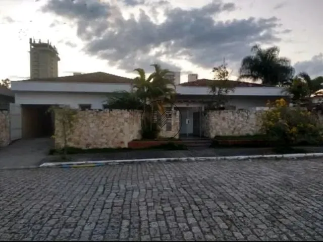 Casa com 600m² 5 quartos e 5 banheiros, à venda, no bairro Nova Guará em Guaratinguetá