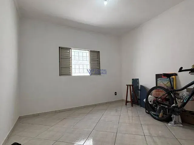 Casa 3 quartos e 1 banheiro, à venda, no bairro Jardim das Indústrias em São José dos Campos