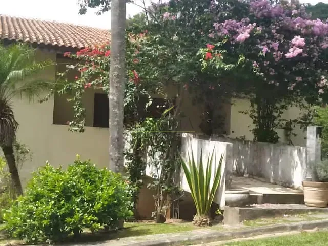 Casa com 1100m² 5 quartos e 6 banheiros, à venda ou para alugar, no bairro Itapetinga em Atibaia