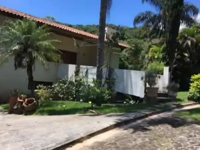 Casa com 1100m² 5 quartos e 6 banheiros, à venda ou para alugar, no bairro Itapetinga em Atibaia