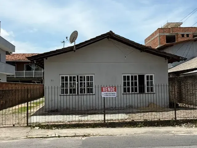 Casa com 373m² 5 quartos e 6 banheiros, à venda, no bairro Areias em Camboriú