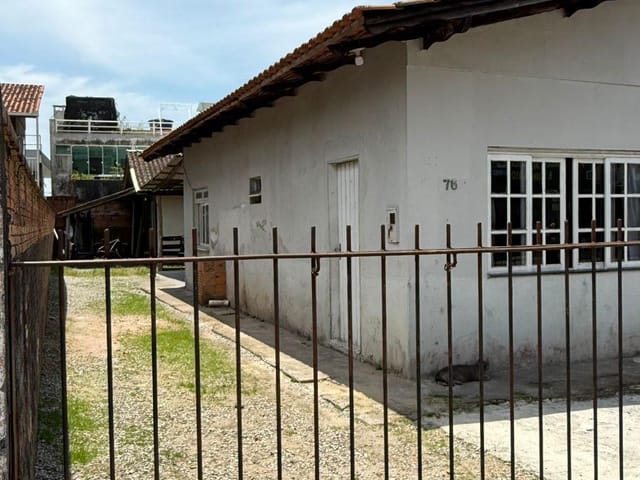 Casa com 373m² 5 quartos e 6 banheiros, à venda, no bairro Areias em Camboriú