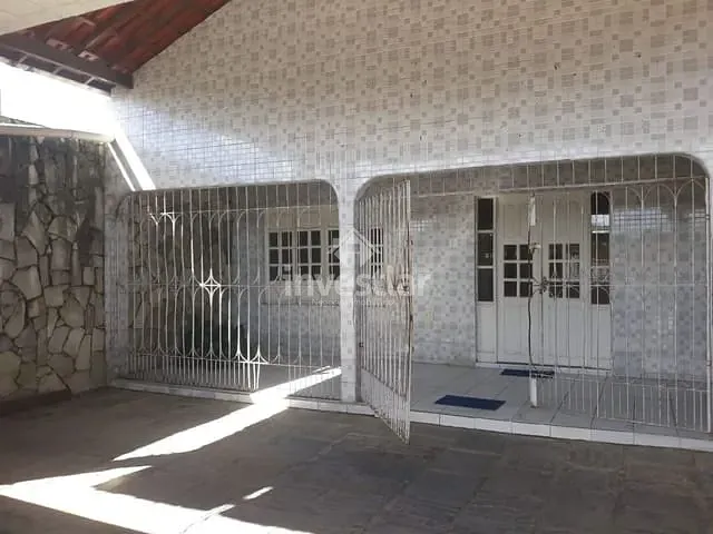 Casa com 270m² 3 quartos e 2 banheiros, à venda, no bairro Liberdade em Campina Grande