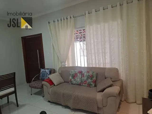 Casa com 229m² 3 quartos e 2 banheiros, à venda, no bairro Jardim Maria Cândida em Caçapava
