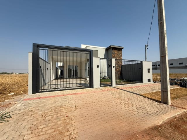 Casa com 300m² 3 quartos e 1 banheiro, à venda, no bairro Loteamento Jardim de Monet em Sinop