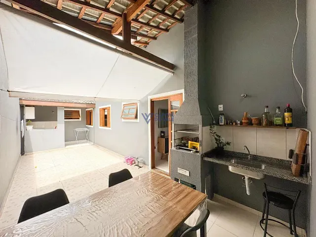 Casa 2 quartos e 2 banheiros, à venda, no bairro Jardim das Indústrias em Jacareí