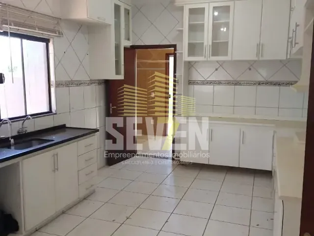 Casa com 450m², à venda, no bairro Jardim Marabá em Bauru