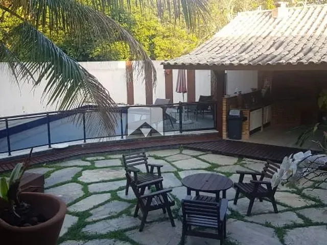 Casa com 650m² 3 quartos e 3 banheiros, à venda, no bairro Piratininga em Niterói