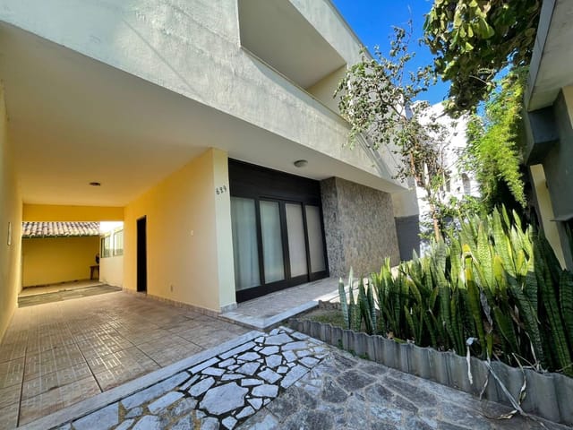 Casa com 240m² 3 quartos e 3 banheiros, à venda, no bairro Imbetiba em Macaé