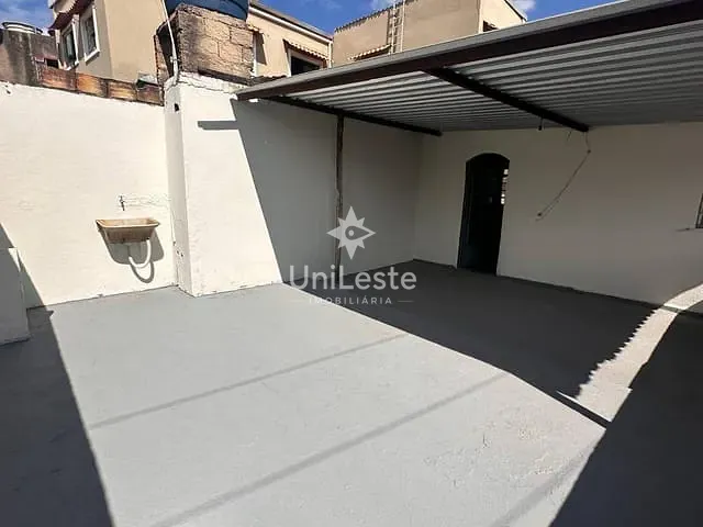 Casa 2 quartos e 1 banheiro, à venda, no bairro Alto Vera Cruz em Belo Horizonte