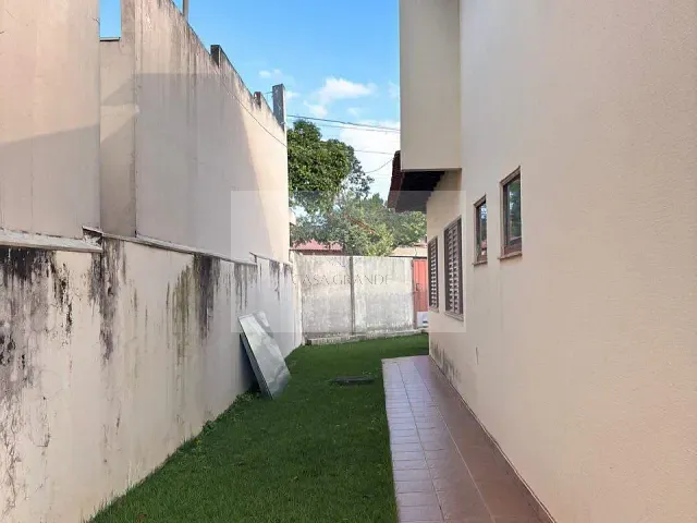 Casa com 598m² 3 quartos e 2 banheiros, para alugar, no bairro Centro em Rolândia