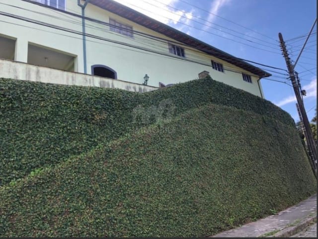 Casa com 900m², à venda, no bairro Valparaíso em Petrópolis