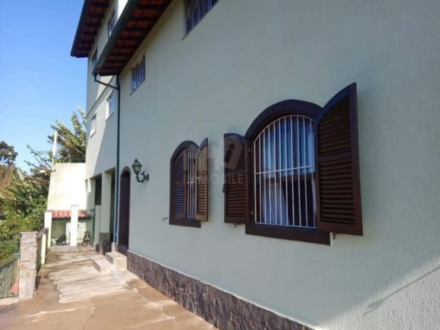 Casa com 900m², à venda, no bairro Valparaíso em Petrópolis