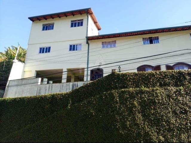 Casa com 900m², à venda, no bairro Valparaíso em Petrópolis