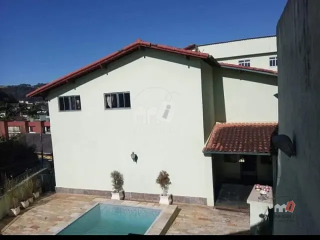 Casa com 900m², à venda, no bairro Valparaíso em Petrópolis