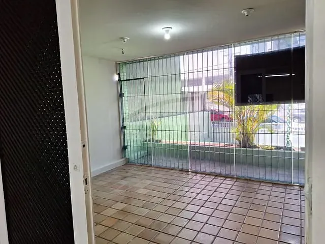 Casa com 370m² 4 quartos e 1 banheiro, para alugar, no bairro Casa Caiada em Olinda