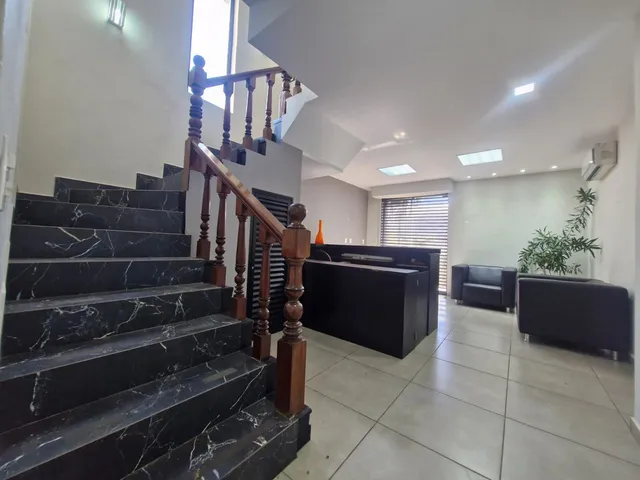 Casa com 420m², à venda ou para alugar, no bairro Pacaembu em São Paulo